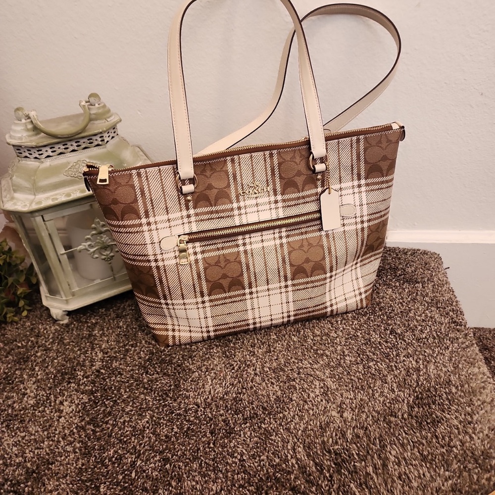 RARE Coach CO553 Gallery Tote in Signature canvas with Hunting Fishing PlaidREAD